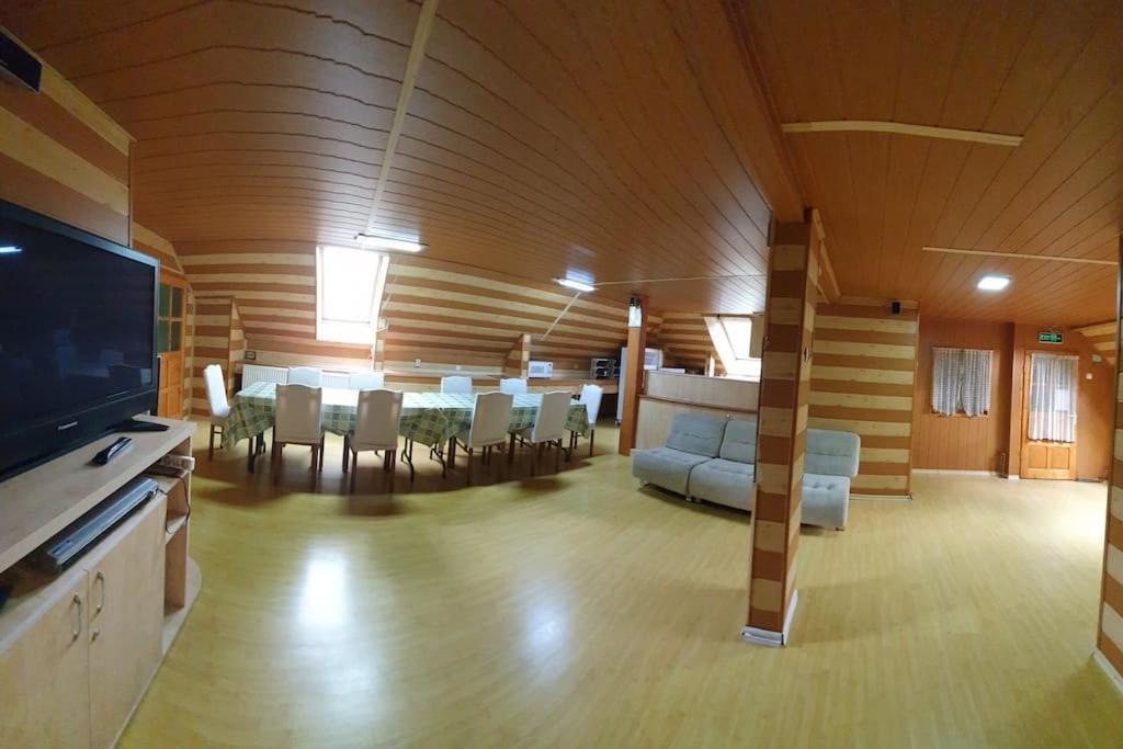 Hotel Casa Petruta Dambovicioara à Podu Dimbovitei Extérieur photo