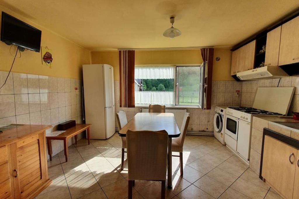 Hotel Casa Petruta Dambovicioara à Podu Dimbovitei Extérieur photo